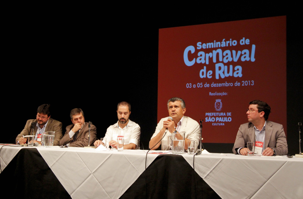 Ítalo Cardoso, vice-presidente e diretor de Eventos da SPTuris, fala em mesa do Seminário sobre Carnaval de Rua. Foto: José Cordeiro/ SPTuris. Ítalo Cardoso, vice-presidente e diretor de Eventos da SPTuris, fala em mesa do Seminário sobre Carnaval de Rua. Foto: José Cordeiro/ SPTuris.