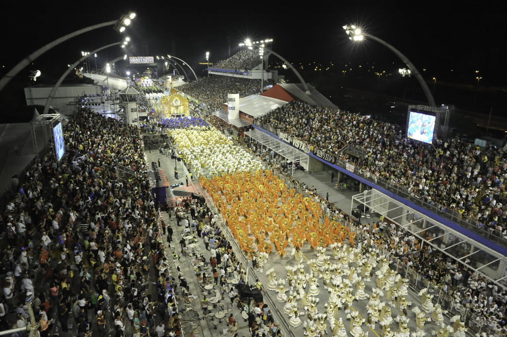Desfile da campeã, a Mocidade Alegre, no grupo especial em 2014. Foto: Marcos Lins/SPTuris.
