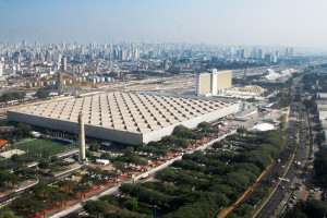 Imagem aérea do Anhembi com o Pavilhão de Exposições em primeiro plano. Foto: Caio Pimenta/ SPTuris.
