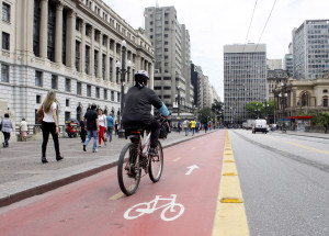 Ciclofaixa no Viaduto do Chá. Foto: José Cordeiro/ SPTuris.